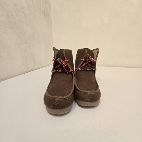 Felt MISHA & PUFF boots with Colorful Laces
